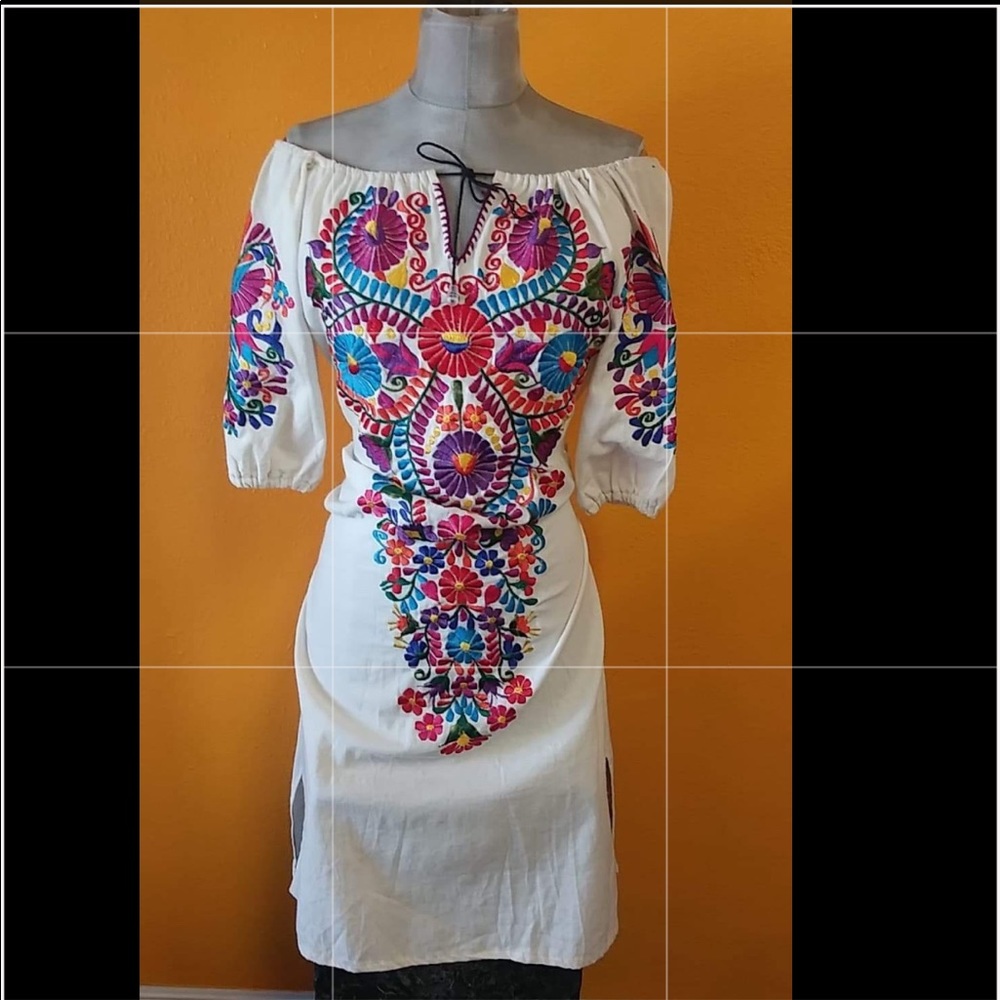 Hand made embroidered Dresse - Picture 1 of 1